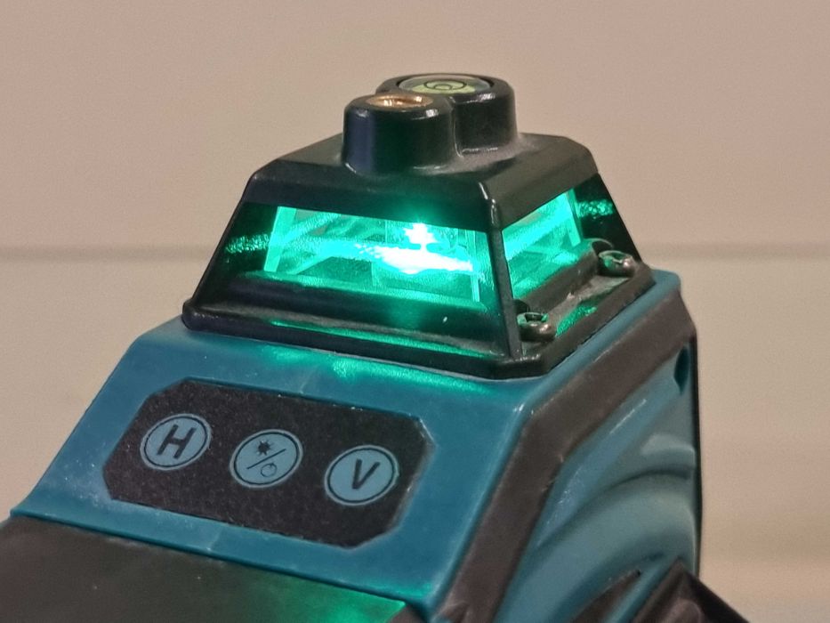 Лазерен нивелир, зелен цвят