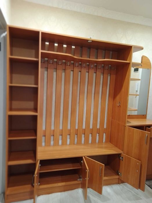Продам прихожую б/у