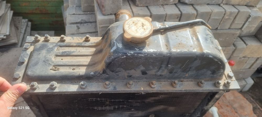 Продам радиатор бу в хорошем состоянии