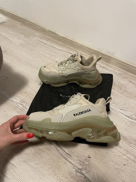 Balenciaga triple S bej