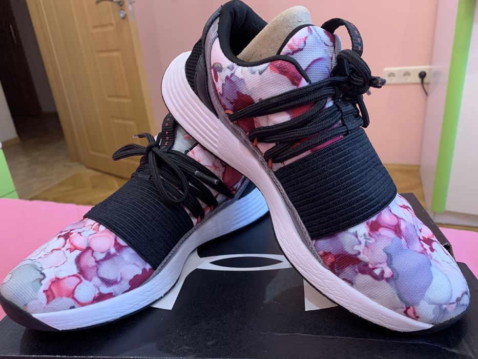 Дамски  маратонки Under Armour, N 37/ EUR  38,5 , стелка - 24,5 см.