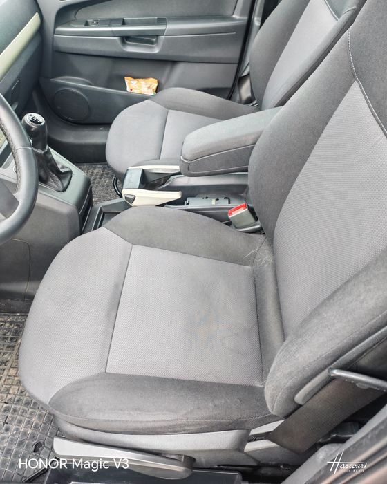 Opel Zafira B ..