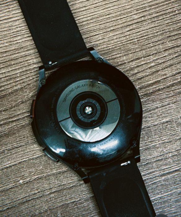 Смарт-часы Samsung Galaxy Watch 4