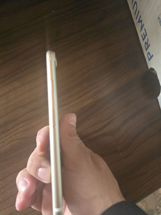 Vand sau schimb cu scule(drujba) Iphone 7 gold
