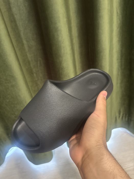 Papuci yeezy slides