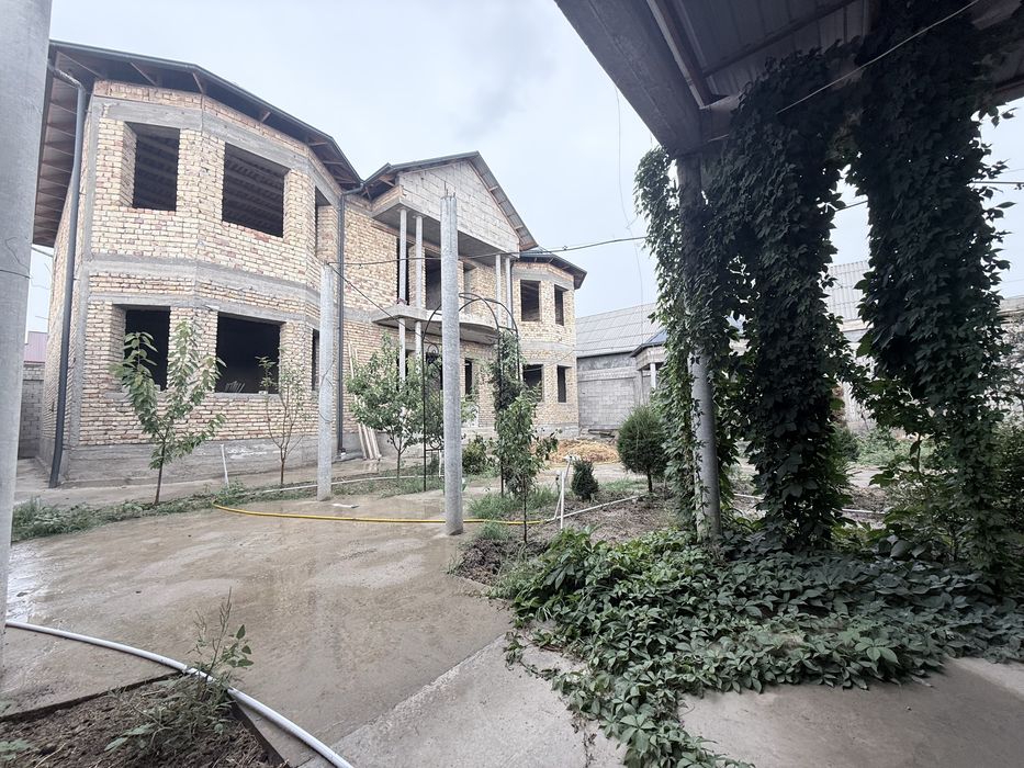 Uy sotiladi sirdaryo mirzabod 2014yil namunaviy uylar oxirida 2etaj