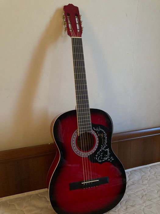 Акустическая  г итара