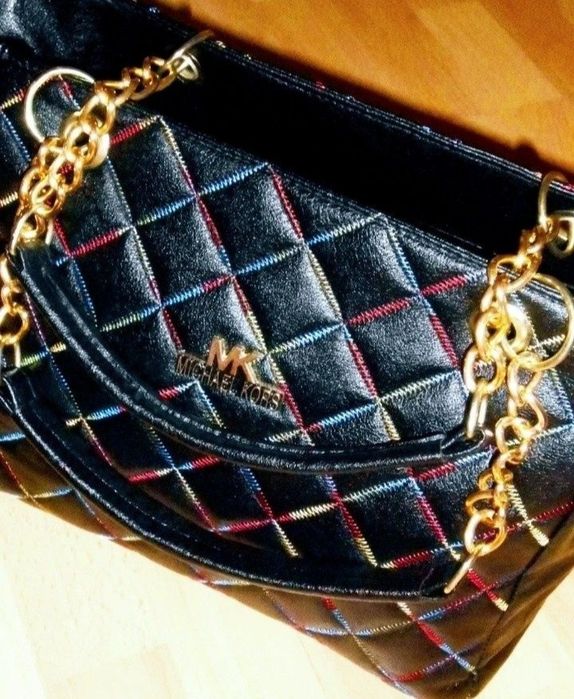 Geanta damă super pret,accesorii metalice aurii, saculet