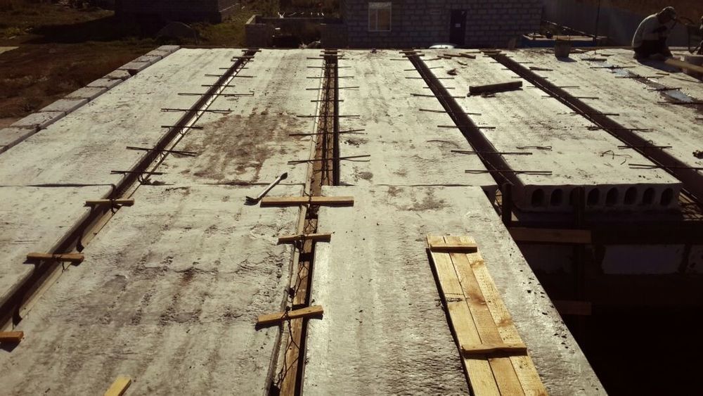 Продам участок с недостроеным домом