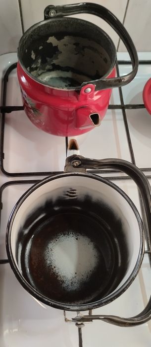 Чайники эмалированные -  2 х литровые.