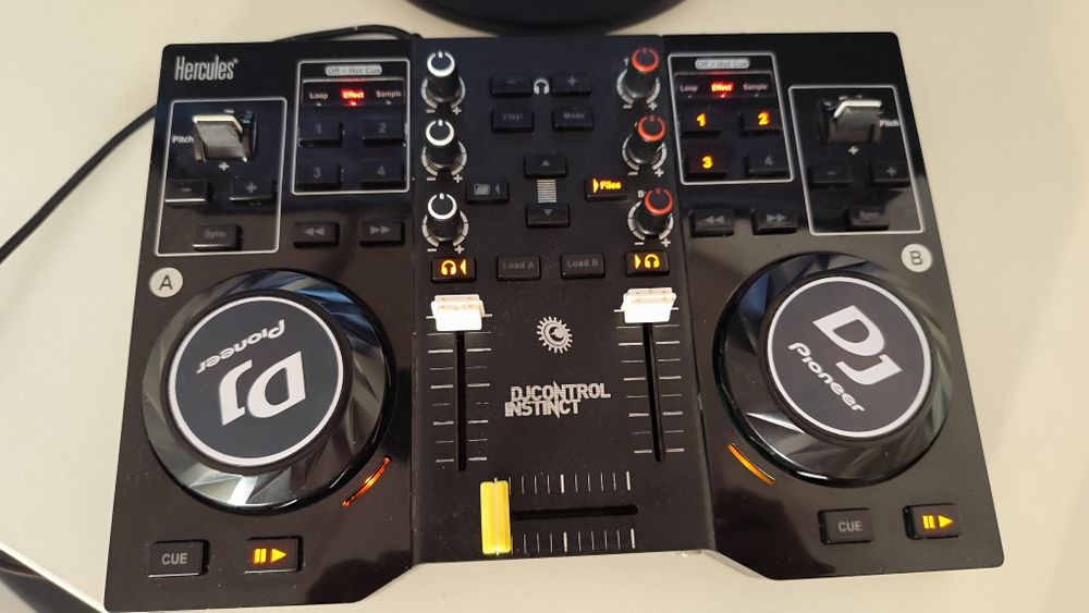 Consola Hercules Dj Control Instinct