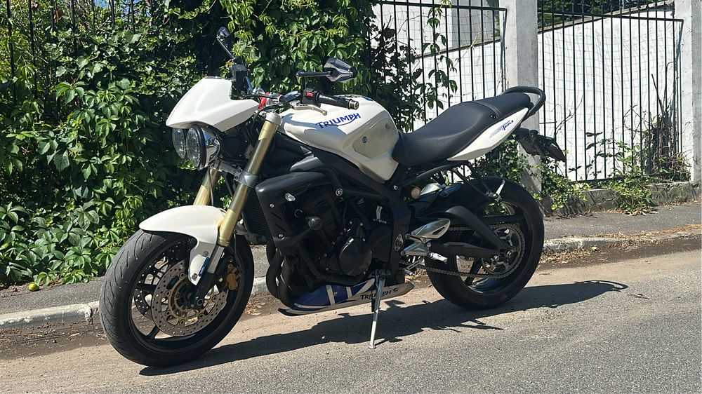 Triumph street triple 675
