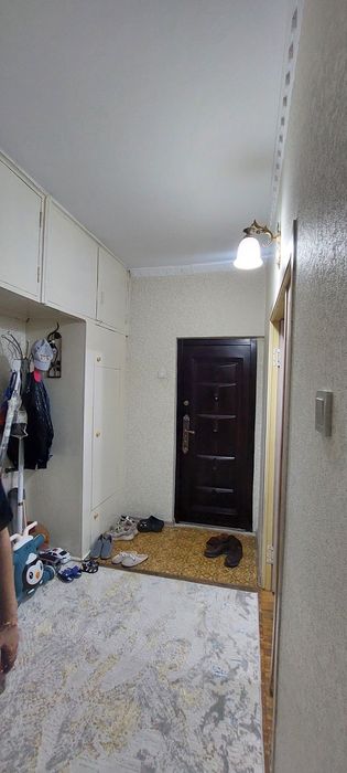 Ахмад Югнакий 3/3/5 Продается Квартира Улутшенка!