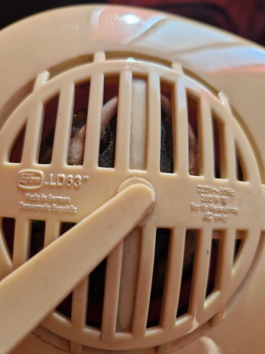 Настолна малка печка- топли чудесно