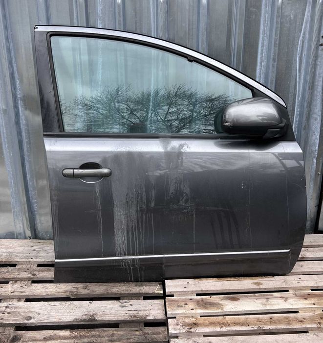 Предна врата за Nissan Note / Нисан Ноут 2012г