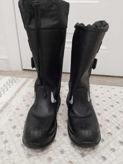 Продается спецобувь. Сапоги.