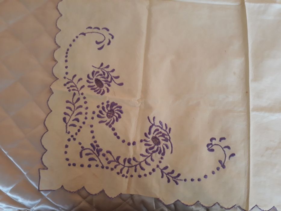 Каренца с бродерия от преди 70 години 3 броя за 10 лева