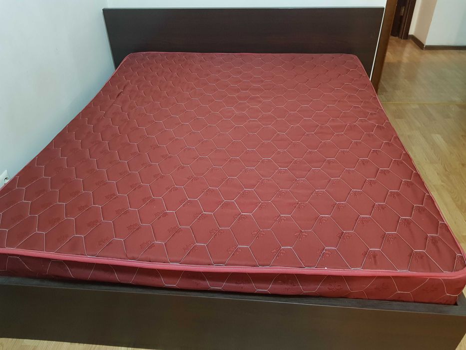 Продам кровать с матрасом