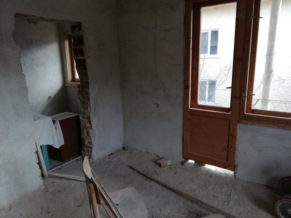 Къща в гр. Земен