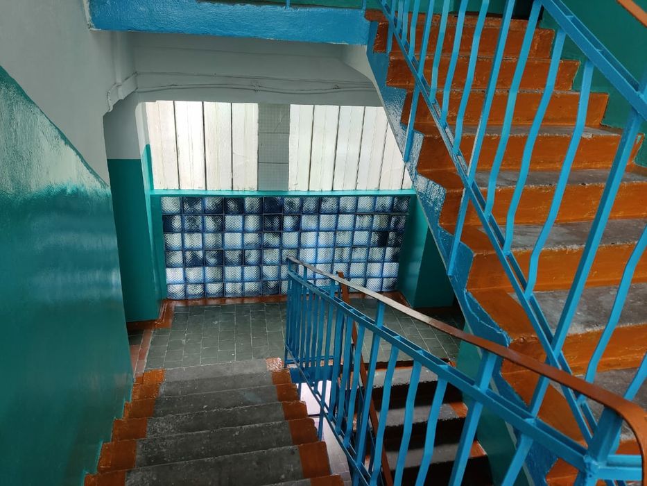 Ремонт подъезда, козырька, крыши, укладка кафеля, внутренняя отделка