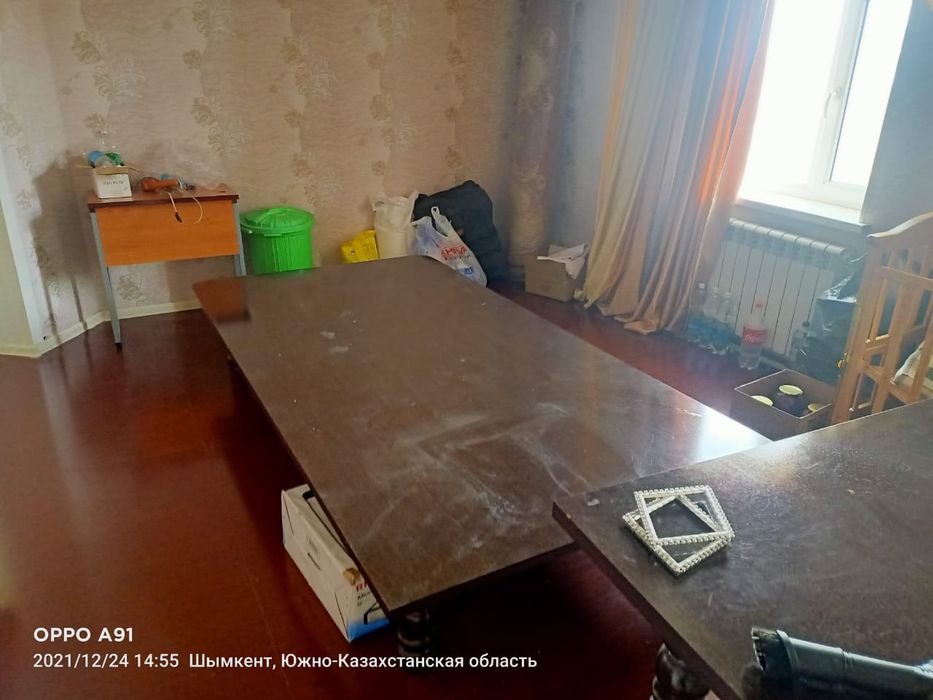 Срочно! Продается стол.( Есть две штуки.)