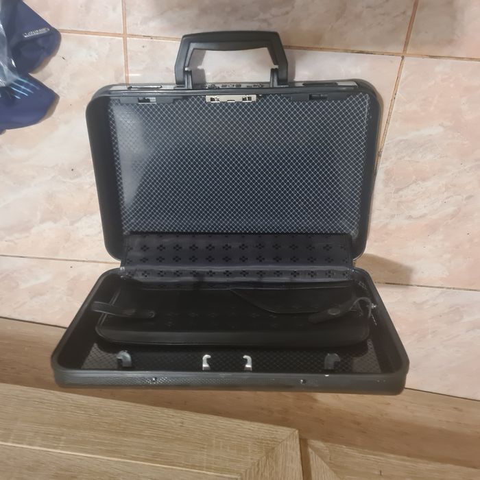Cutie cu cifru pentru pistol