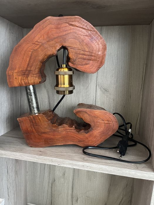 Настолна лампа.