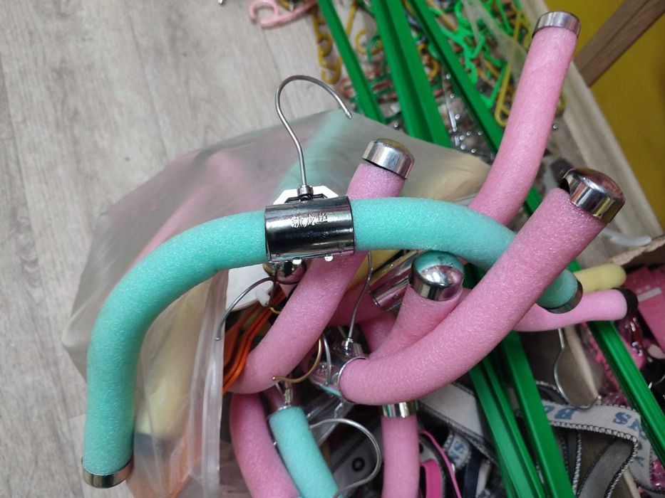 Вешалки разные по 100 тг