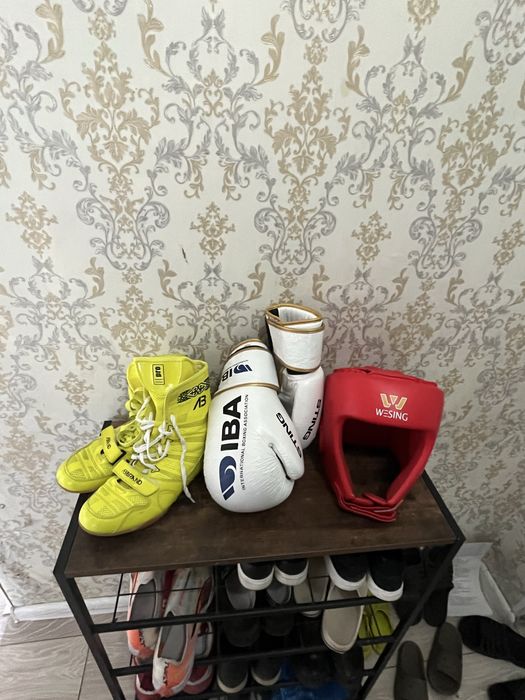 Шлем, оригинал перчатка, боксерка