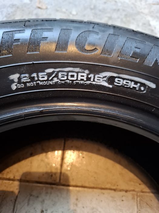 2 Летни гуми Goodyear 215/60/16 ДОТ22 7мм