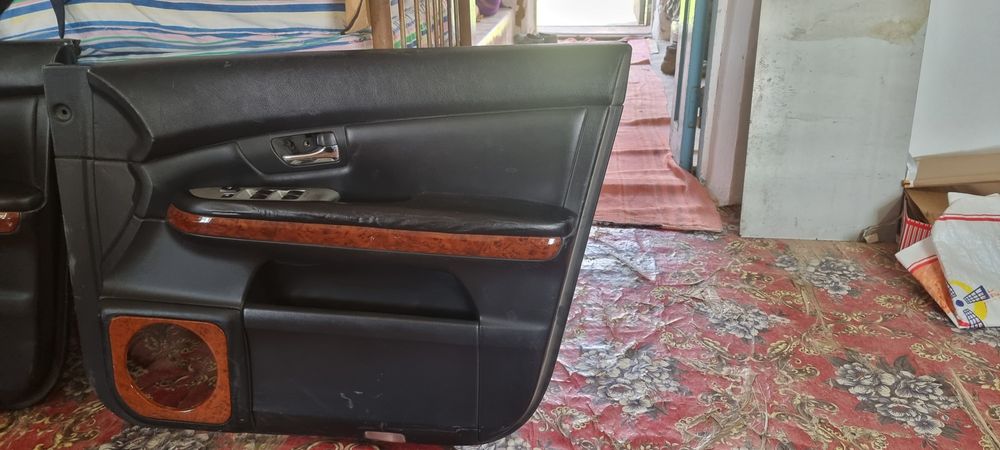 Дверные карты на Lexus rx 300