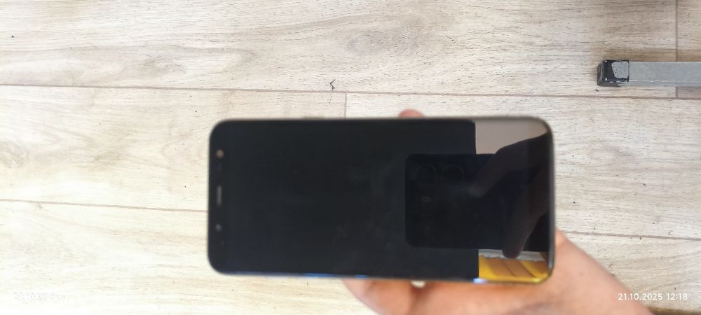 Самсунг а6 32гб в среднем состоянии