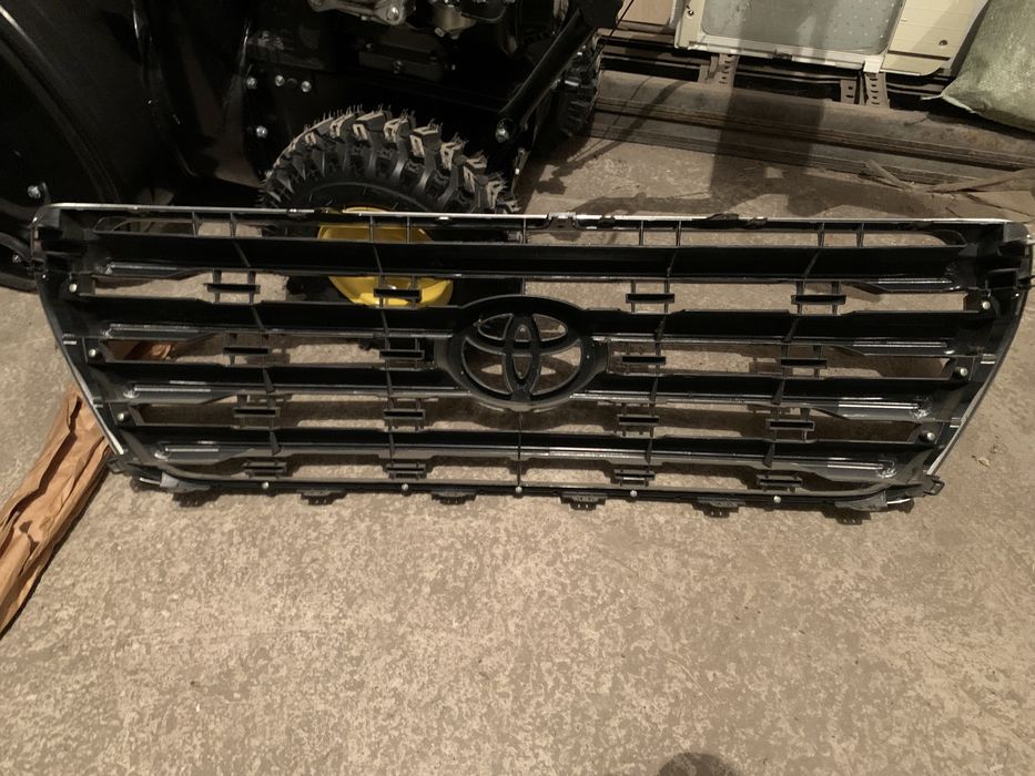 Решетка радиатора Land Cruiser