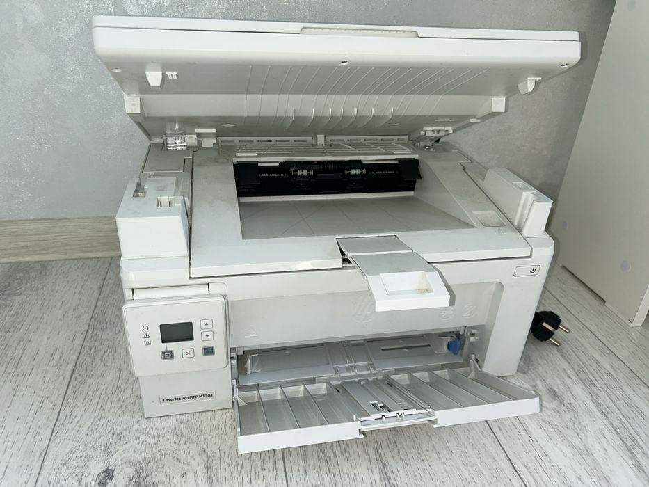 Продам лазерный принтер черно-белый 3 в 1 hp