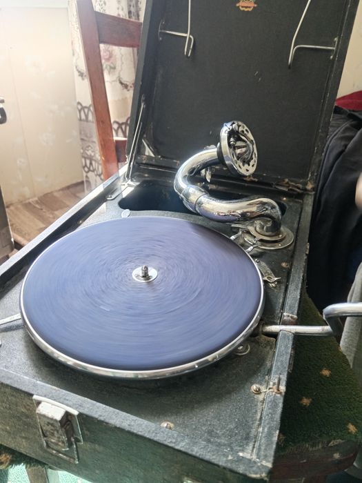 Антиквариат патефон