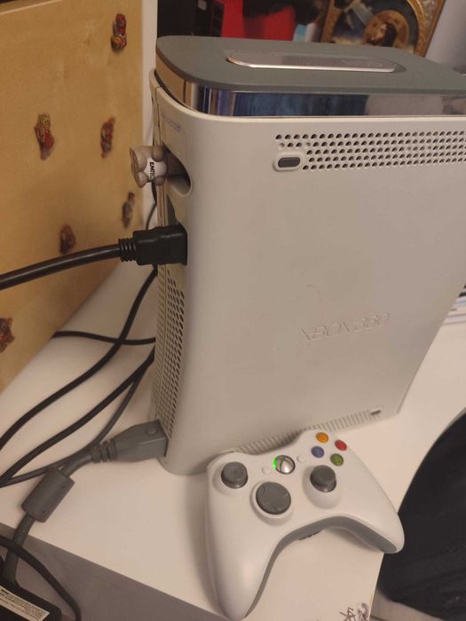 Vand Xbox 360 Phat cu modare pe stick si o maneta wireless