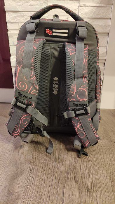 Ученическа раница Pulse, с вградена алуминиева шина, твърдо дъно