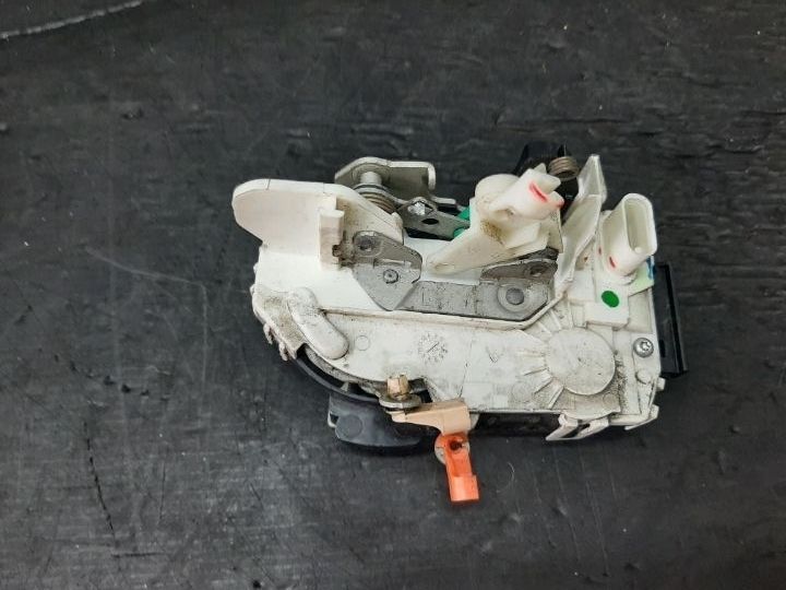 Broasca usa stanga fata dodge caliber 04589409aa
