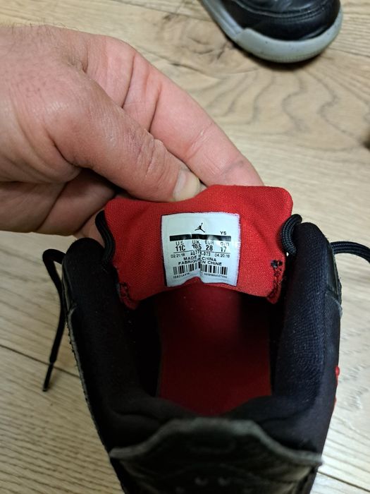 Adidasi Jordan marimea 28