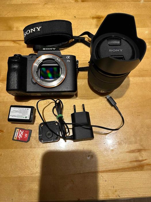 Camera foto DSLR mirorles SONY a7II obiectiv SONY
