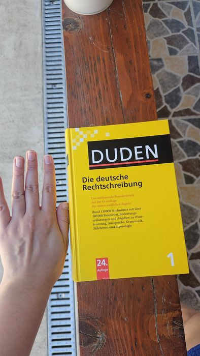 Duden dicționar german de ortografie.