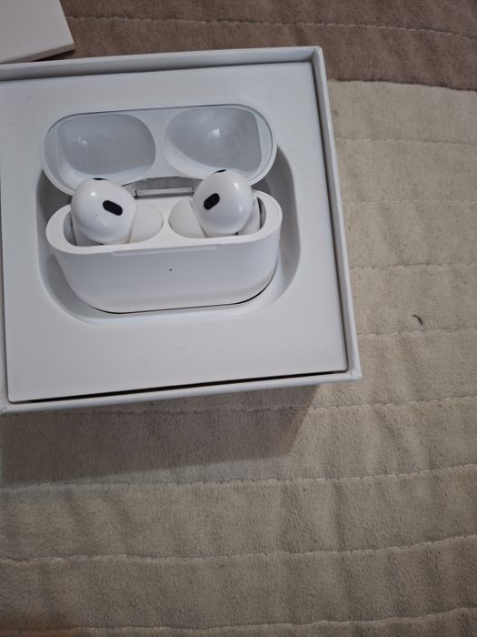 Vand casti AirPodsPro