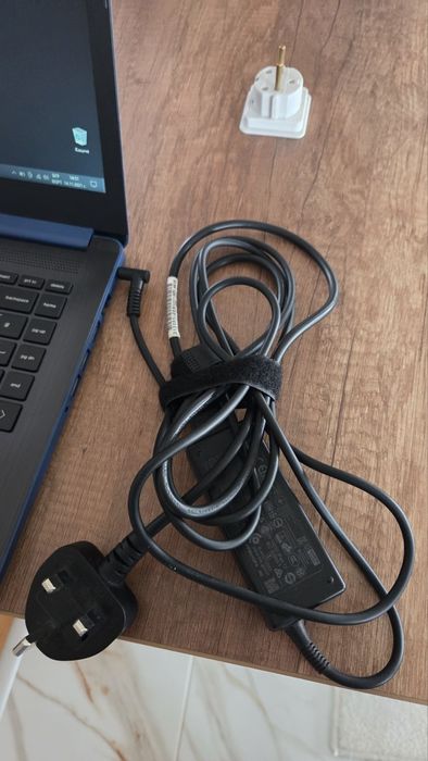 HP лаптоп малък 13,9инча