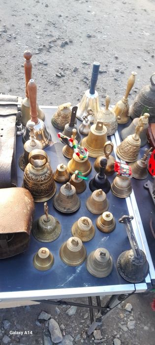 Vînd clopoțele și diverse piese din alamă sau bronz