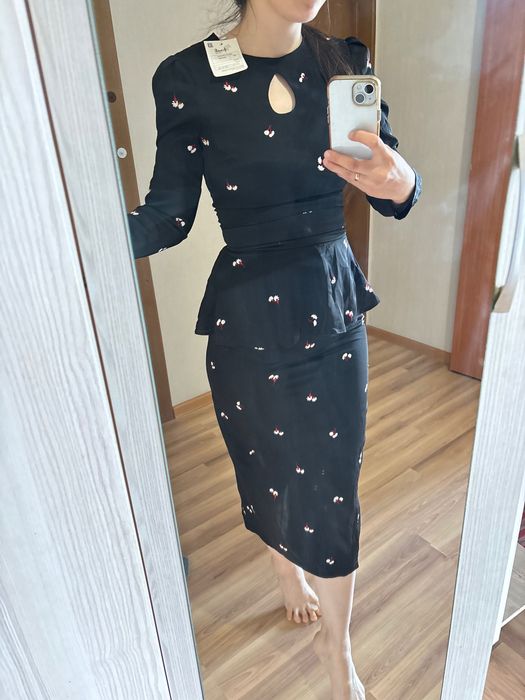 Новое модное  платье с этикеткой