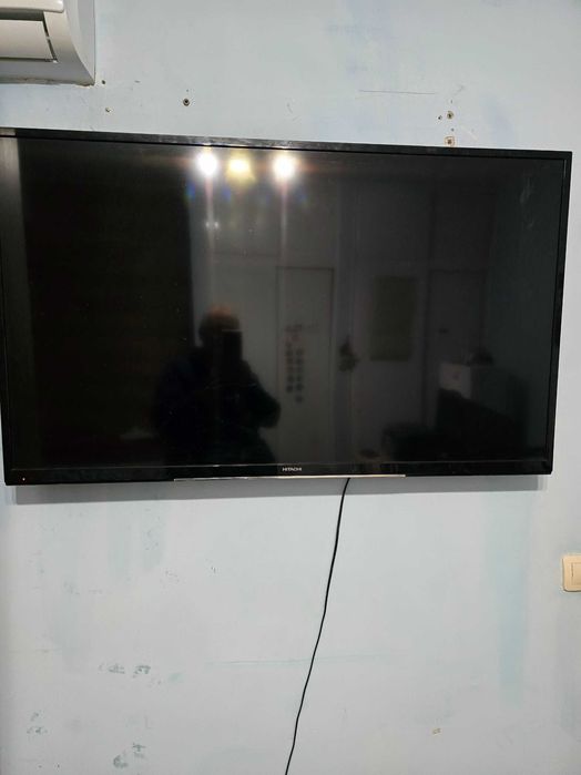 продавам телевизор хитачи
