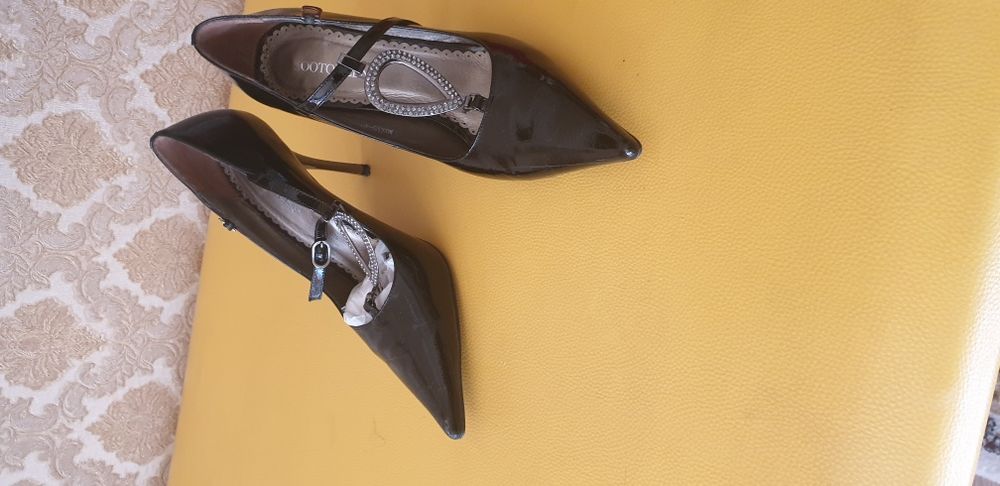 Продам срочно туфли вечерние