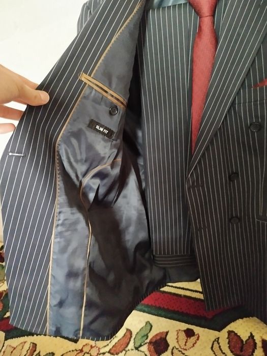 Продам костюм 8 рост новый