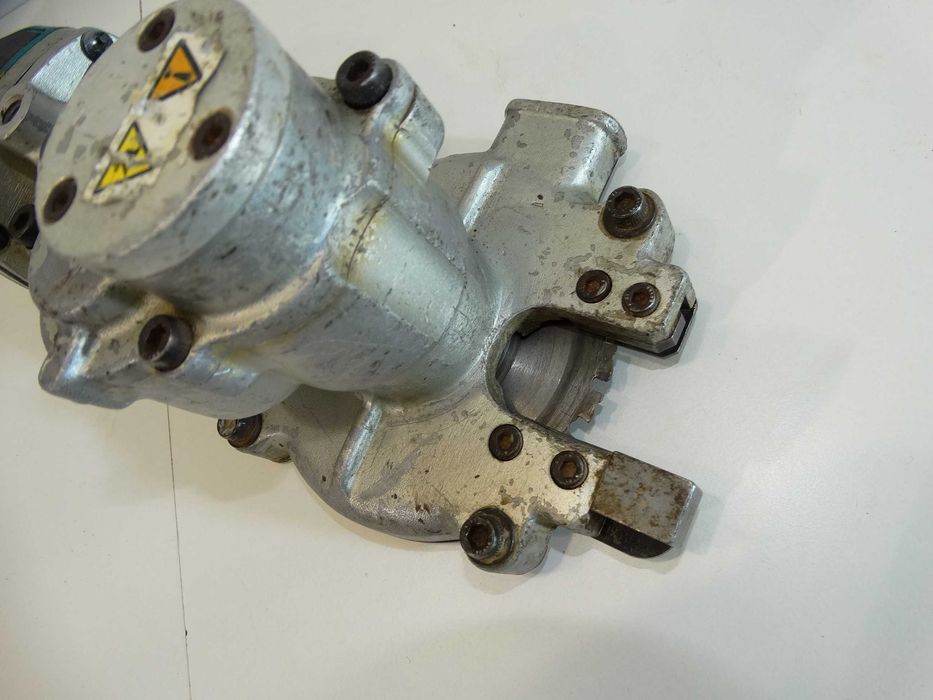 Makita DSC 250 - Акумулаторна резачка за арматура