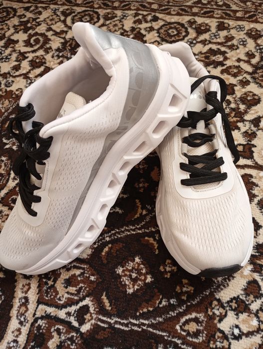 Обувь сопртивная.